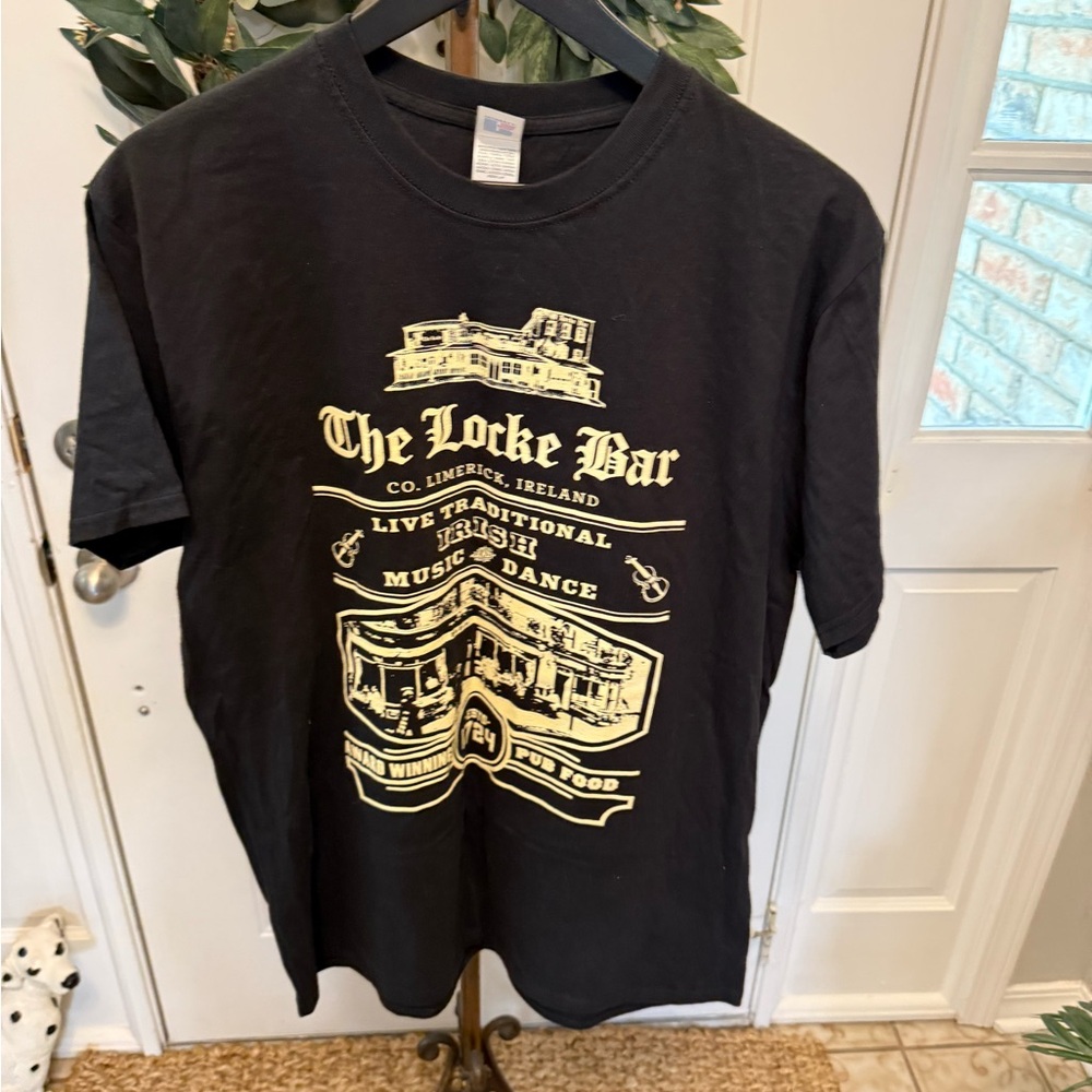 NWOT The Locke Bar Irish Pup Ireland Graphic Tee T Shirt SS L